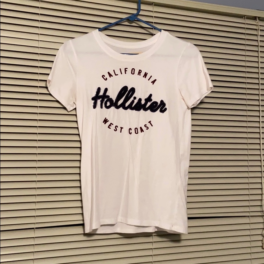 Hollister tee
